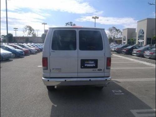 Ford Econoline Wagon 2011 photo 5
