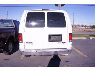 Ford Econoline Wagon 2011 photo 2