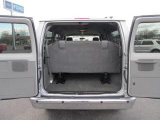 Ford Econoline Wagon 2011 photo 2