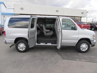 Ford Econoline Wagon 2011 photo 3