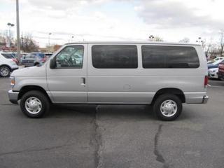 Ford Econoline Wagon 2011 photo 4