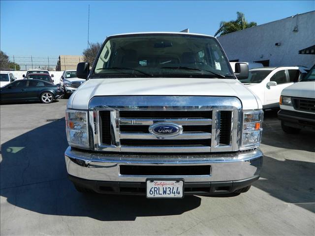 Ford Econoline Wagon 2011 photo 1