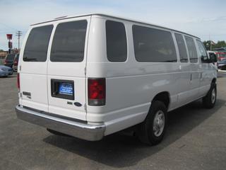 Ford Econoline Wagon 2011 photo 4