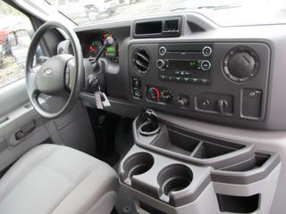 Ford Econoline Wagon 2011 photo 3