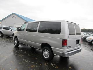 Ford Econoline Wagon 2011 photo 5
