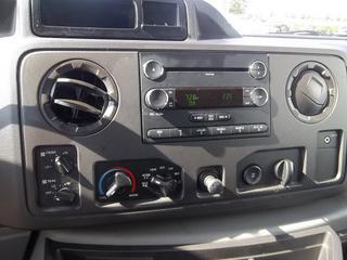 Ford Econoline Wagon 2011 photo 2