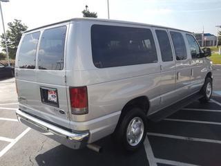 Ford Econoline Wagon 2011 photo 5