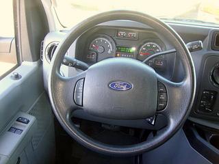 Ford Econoline Wagon 2011 photo 2