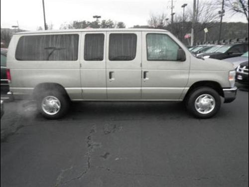 Ford Econoline Wagon 2011 photo 3