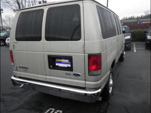 Ford Econoline Wagon 2011 photo 4