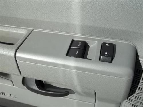 Ford Econoline Wagon 2011 photo 4