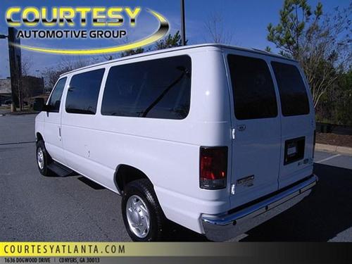 Ford Econoline Wagon 2011 photo 3