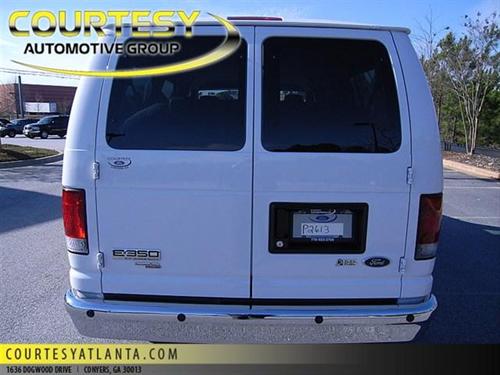 Ford Econoline Wagon 2011 photo 4