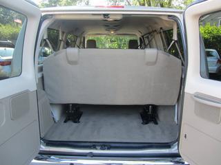 Ford Econoline Wagon 2011 photo 2