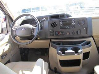 Ford Econoline Wagon 2011 photo 2