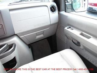 Ford Econoline Wagon 2011 photo 3
