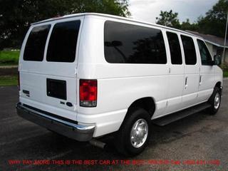Ford Econoline Wagon 2011 photo 5