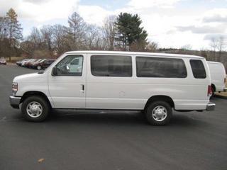 Ford Econoline Wagon 2011 photo 2