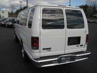 Ford Econoline Wagon 2011 photo 3