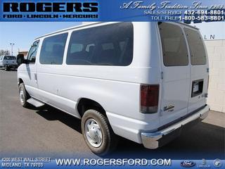 Ford Econoline Wagon 2011 photo 2