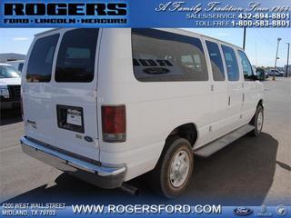 Ford Econoline Wagon 2011 photo 3