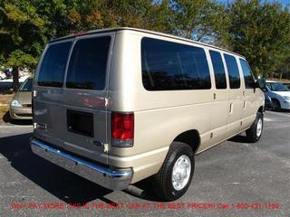 Ford Econoline Wagon 2011 photo 4