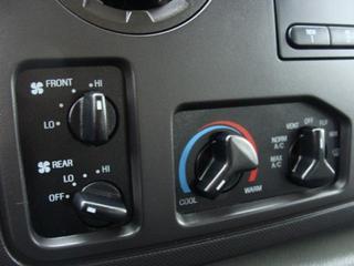 Ford Econoline Wagon 2011 photo 3