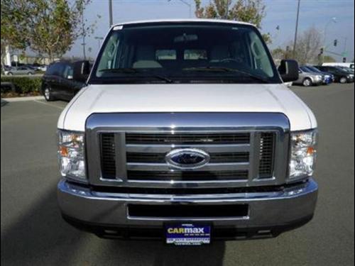 Ford Econoline Wagon 2011 photo 1