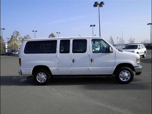 Ford Econoline Wagon 2011 photo 3