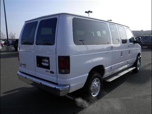 Ford Econoline Wagon 2011 photo 4