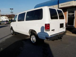 Ford Econoline Wagon 2011 photo 1