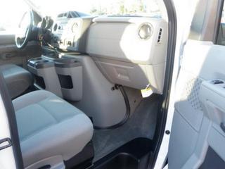 Ford Econoline Wagon 2011 photo 4