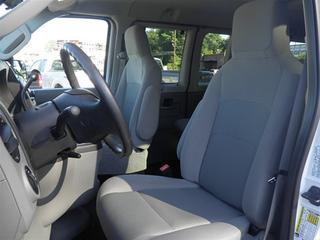 Ford Econoline Wagon 2011 photo 2