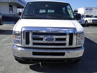 Ford Econoline Wagon 2011 photo 4