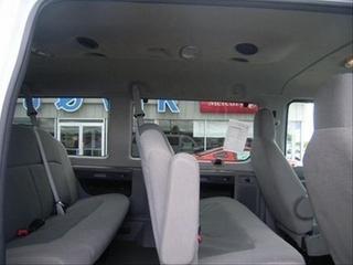 Ford Econoline Wagon 2011 photo 2