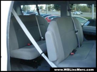 Ford Econoline Wagon 2011 photo 2