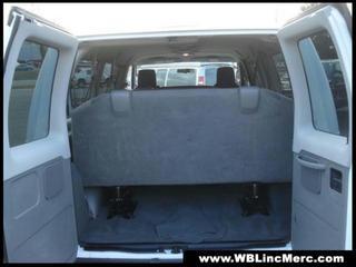 Ford Econoline Wagon 2011 photo 3