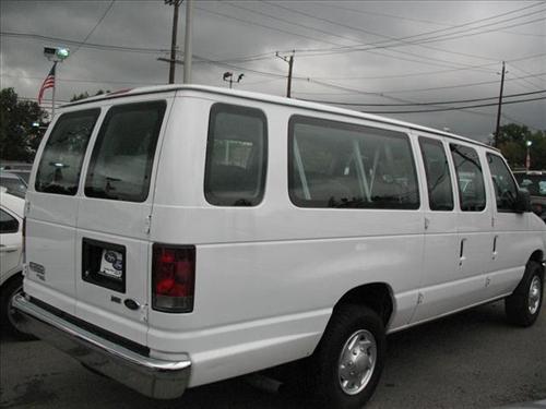 Ford Econoline Wagon 2011 photo 1