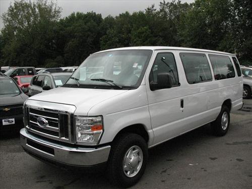 Ford Econoline Wagon 2011 photo 4