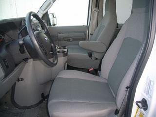 Ford Econoline Wagon 2011 photo 2