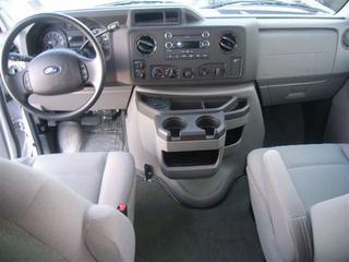 Ford Econoline Wagon 2011 photo 3