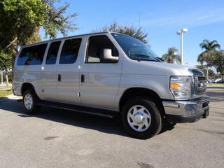 Ford Econoline Wagon 2011 photo 2