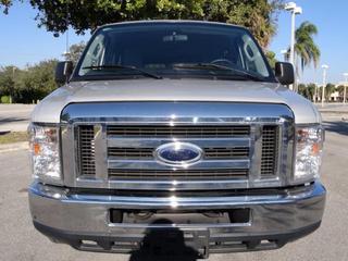 Ford Econoline Wagon 2011 photo 3