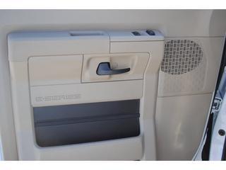 Ford Econoline Wagon 2011 photo 2