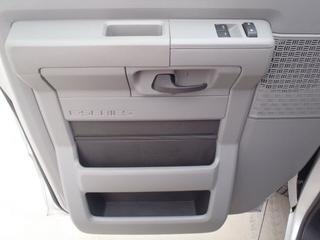 Ford Econoline Wagon 2011 photo 2