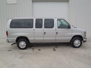 Ford Econoline Wagon 2011 photo 4