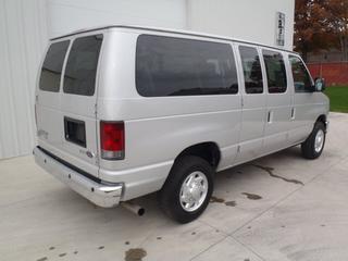 Ford Econoline Wagon 2011 photo 5