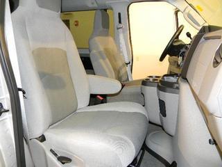 Ford Econoline Wagon 2011 photo 2