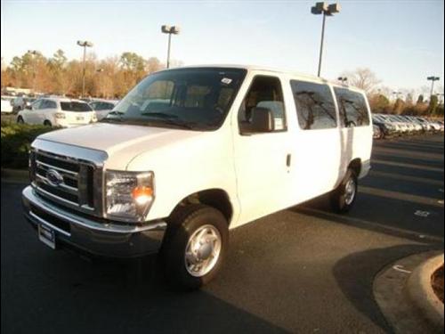 Ford Econoline Wagon 2011 photo 1