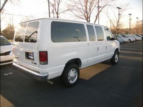 Ford Econoline Wagon 2011 photo 3